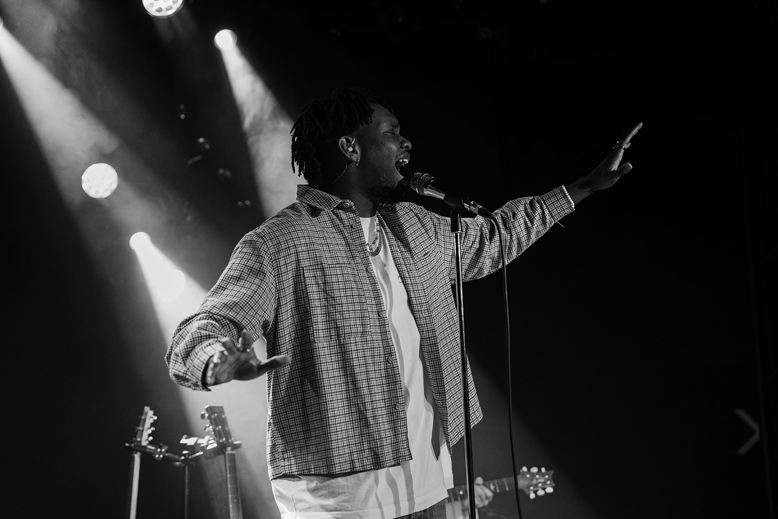 Victor Ray – portrait serré en live